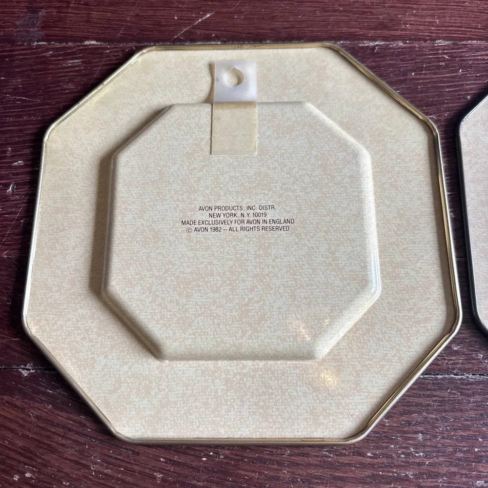Vtg 1982 Avon Printed Recipe Tin Plates For Hanging England Set of 2 Granny Core